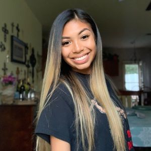 Meet your Posher, Mia